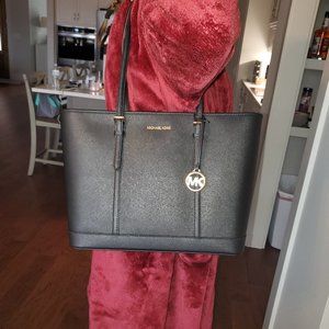 Black Micheal Kors Purse
